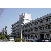 改修直後の 16 号館 (旧電気情報工学科 1 棟,旧電気工学科) 改修直後の 16 号館 (旧電気情報工学科 1 棟,旧電気工学科)
